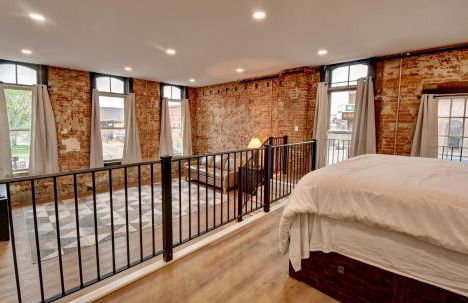 Kaufman Suite- BY BUSY INTERSECTION - Foto 1