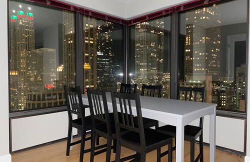 River North Magnificent Mile Condo, Lake and City Views, 43rd Floor Corner, Parking Included! - Foto 3