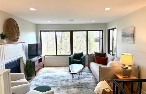 The Canopy 4BR Forest Escape Spa, Sip, and Unwind - Foto 1