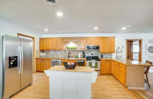 Spacious Deck Waterfront Home in Gun Barrel City! - Foto 9