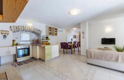 Four-Bedroom Holiday Home Labin With Sea View 08 - Photo 18