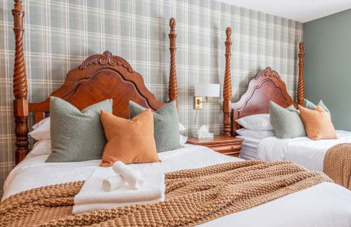 8BR Luxury Maplewood Manor, Hot Tub & Fire Pit - Foto 20