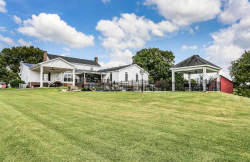 Historic Cedar Hill Mansion on Large Farm with Pool! - Foto 39