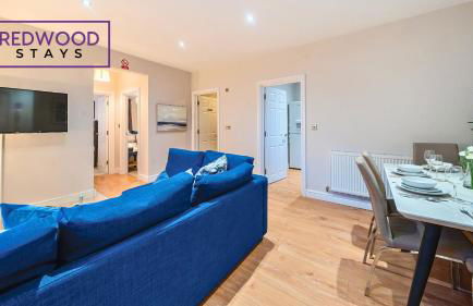 Newly Refurbished Spacious Serviced Apartment for Contractors and Families, Free WiFi & Netflix By Redwood Stays - Foto 14