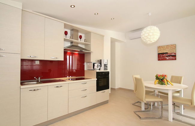 Modern Apartment in Kastel Stari - Photo 5