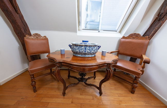 Unique Apartment In Historic Mansion - Photo 17