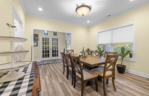 Luxury Lakefront Getaway Near Atlanta and Perfect for FIFA Visitors - Foto 6