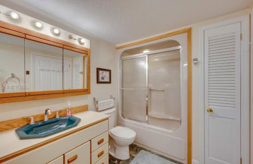 Ski-in Condo with Hot Tub on Burke Mtn Slopes! - Foto 29