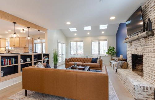 Large Luxury Home with Media Room and Game Room - 10 mins to Campus & Stadium - Foto 10