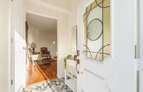 Family Retreat Near NYC w/ Parking & Views - Foto 39