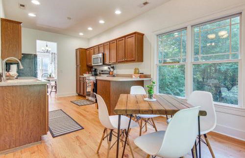 Black Mountain Hideaway with Hot Tub and Pool Table! - Foto 7