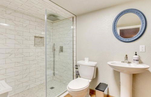 Hike, Fish and Explore Family Cabin in Sulphur! - Foto 23