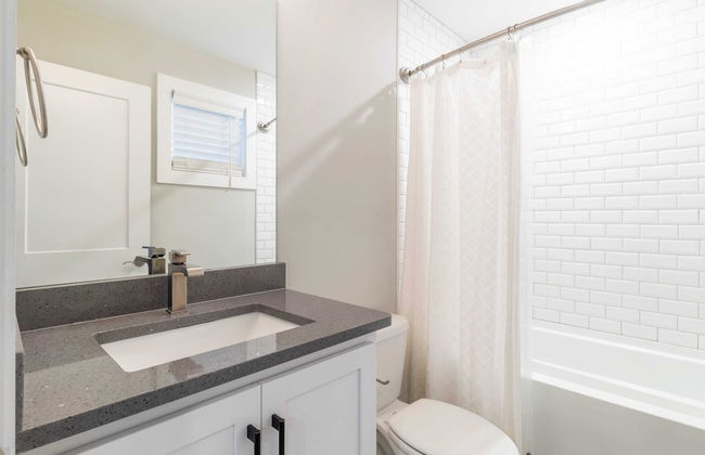 Monty by Avantstay 4bdr 4ba, Balcony w/ Outdoor Seating, 5mins to DT - Photo 27