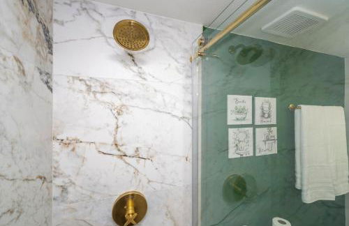 Emerald Luxe Lakeview 6 min to EPIC Universe - Foto 19