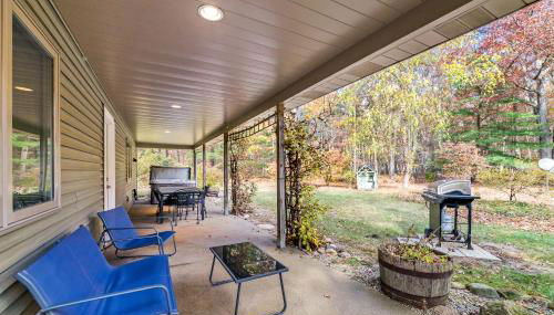 Dog-Friendly Cozy Home with Hot Tub and Lake Access - Foto 4