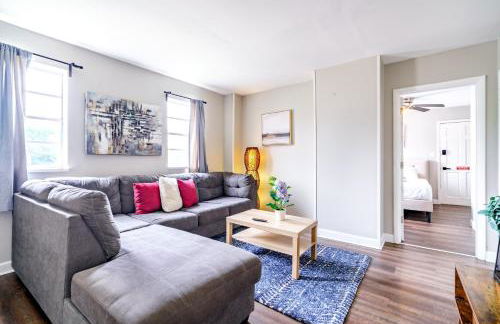 Jungle House Columbus Downtown Free Parking Sleeps 6 - Steps to Convention Center & Nationwide Arena - 1BR Short North Luxury Home - Over 5,800 Five Star Stays - Foto 1