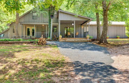 Cozy Oklahoma Retreat with Patio, Fire Pit and Grill! - Foto 24