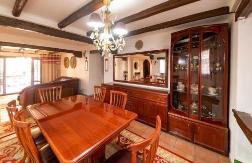 Comfortable Spacious Family House, Large Terrace and Garden, Beach and Bars - Photo 21