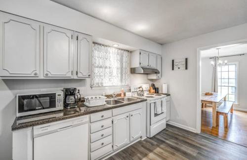 Fenced Yard Centrally Located-Parkway Village Pad - Foto 17