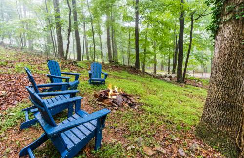 River Cabin w Hot Tub, Screened Porch & Fire Pit - Photo 24