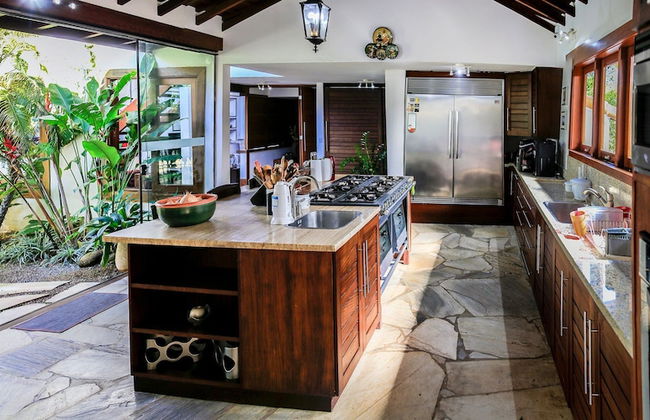 Mansão Exuberante Pé na Areia Ferradura - Photo 28