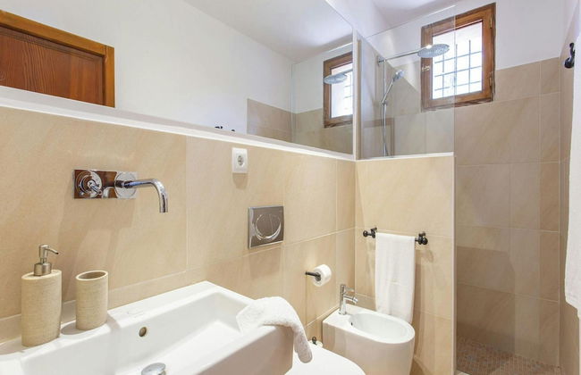 Stunning Farmhouse With Private Pool - Photo 17