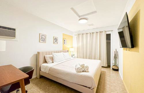 Relaxed and Cozy Poolside Studio - LOU2 - BUR - Foto 3