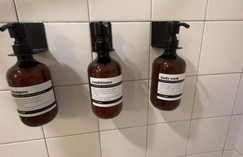 Beautiful Condo on Riverwalk King Suite w Free Parking Pet Friendly Centrally Located on the Riverwalk - Foto 43