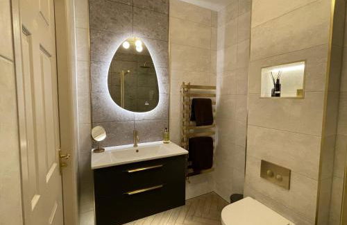 Serene Retreat Sleeps 6 with Garden - Foto 9