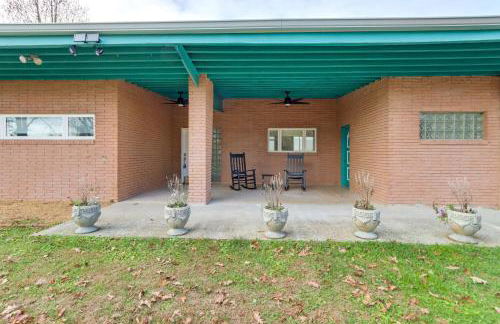 Mountain View and Fire Pit Modern Copperhill Home - Foto 37