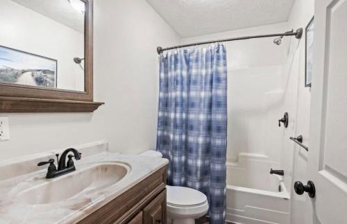Hot Tub! LRG Home! Sleeps 16!Near Ithaca! Dogs OK - Foto 5
