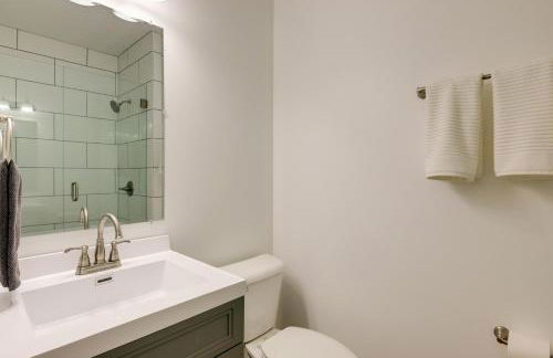 Modern Family Home in Mason with Backyard and Fire Pit - Foto 14