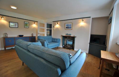 Carpenters Cottage- coastal stay with garden - Foto 15