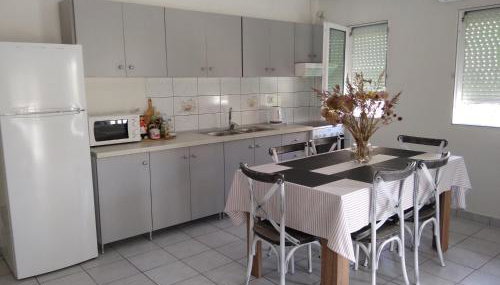 Gorginas Home - Photo 3