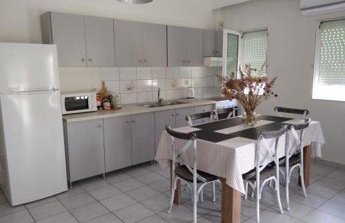 Gorginas Home - Photo 3