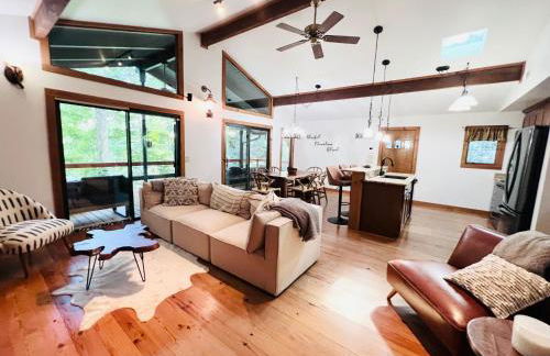 Maggie Valley 4BR Cabin with Hot Tub in Serene Forest - Foto 11