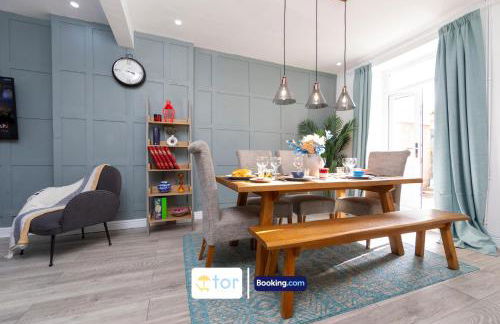 Explore Welsh Wonders, 3 Bedroom House By The One Retreats Short Lets & Serviced Accommodation Treharris - Foto 41