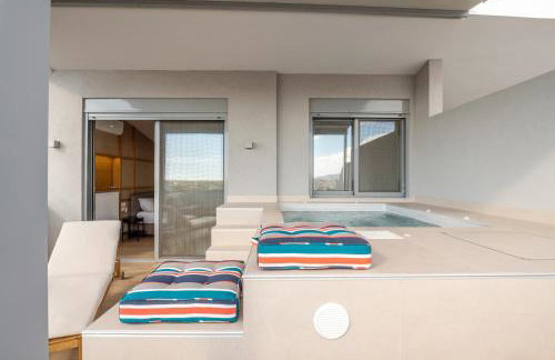 Elite Penthouse with Heated Pool and SkylineView - Foto 25