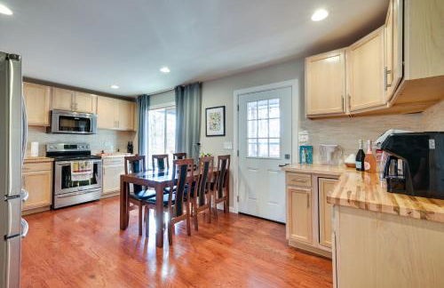 Serene Springfield Retreat on 6 Acres with Hot Tub! - Foto 6