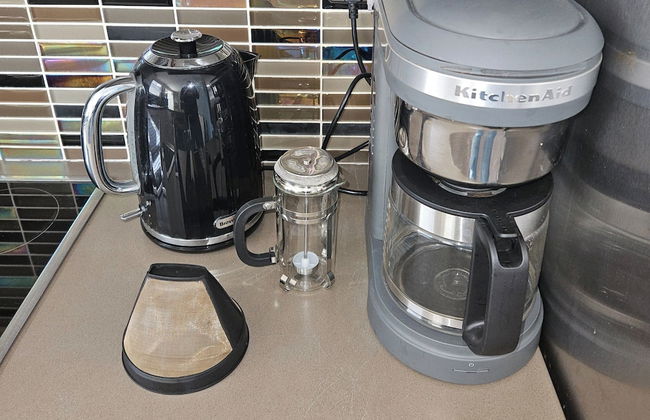 Cozy Cottage Retreat in Swansea - Photo 8