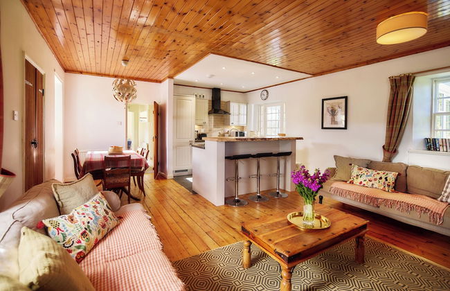 Mauldslie Hill Cottage - Photo 1