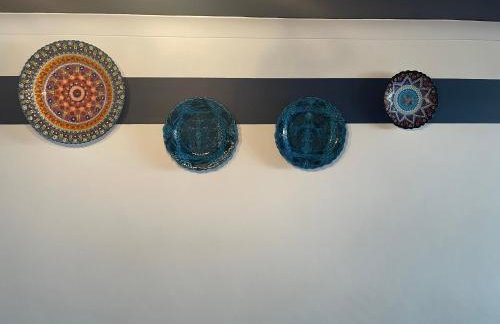 Stylish 3 bed house, private parking , with conservatory, close to KFC, McDonalds, ALDI and ASDA - Photo 9