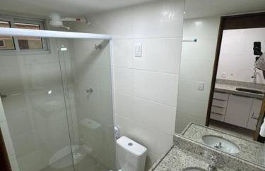 Flat com sacada na quadra do mar - Foto 6