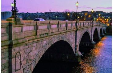 Spacious 2 bedroom flat nearby train and bus station - Foto 24