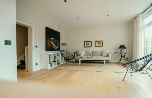 Renovated Semi-Detached House With Garden Views - Foto 8