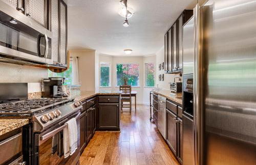 Spacious Oasis Hot Tub Backyard Garden 3BR/2BA - Foto 8