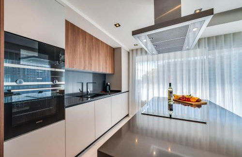 Newly Built 3 BDRM Luxury Apt Close to the Beach - Photo 21