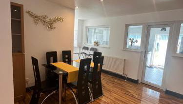 Shortlet Express, Beautiful 3 bedroom House in Rainham - Foto 2