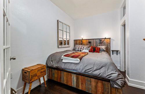 HOT TUB Firepit Pool Table Patio Cozy Downtown Denver - Foto 43