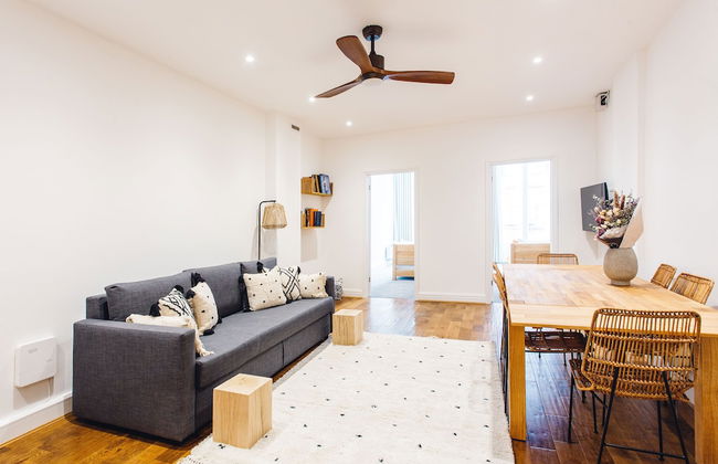 2 Bed Apartment Right on Trafalgar Square - Photo 1